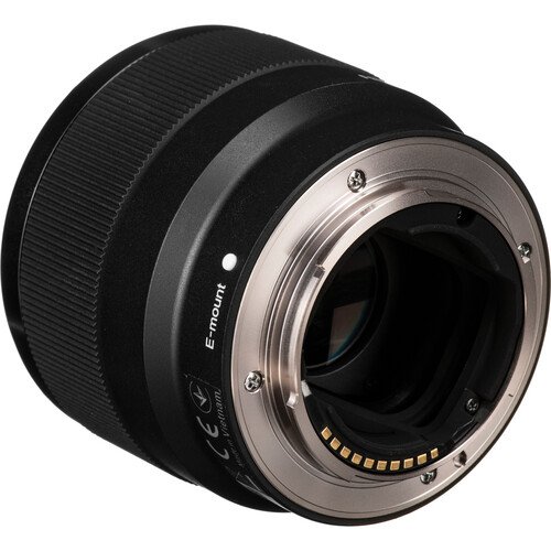 Rear metal E-mount and electronic contacts of the Sony FE 50mm f/1.8