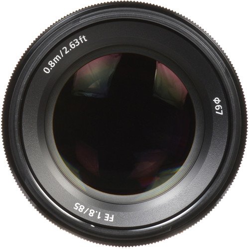Close-up of the front element and coatings of the Sony FE 85mm f/1.8