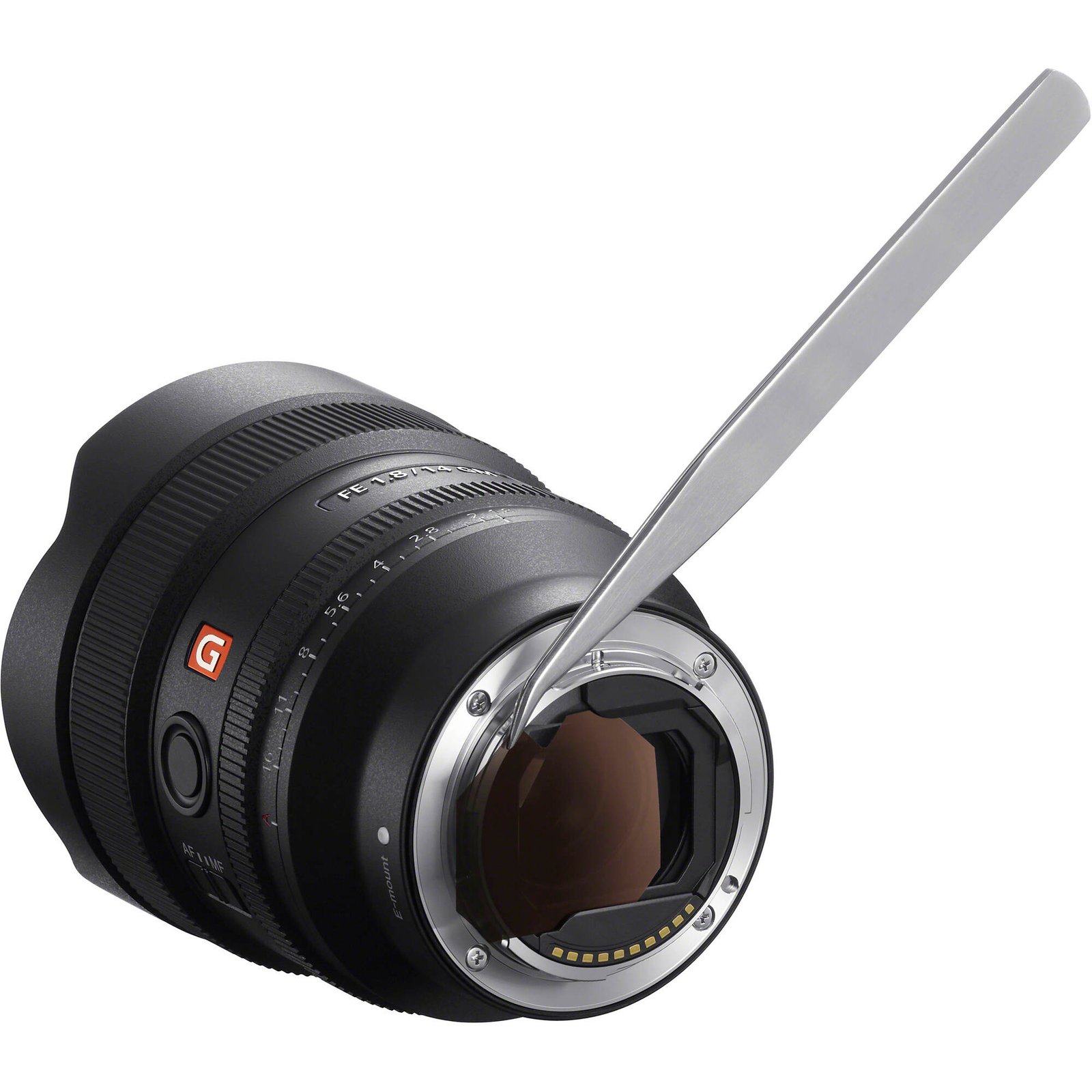 Rear metal E-mount and electronic contacts of the Sony FE 14mm f/1.8 GM